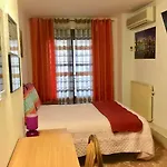 Ξενοδοχείο Paris Star 2*